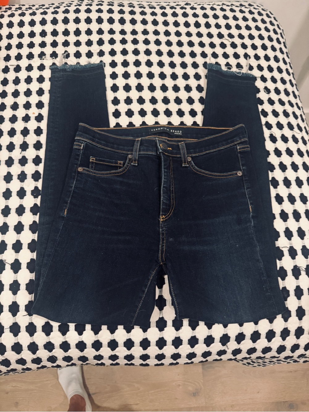 Veronica Beard Dark Slate ‘Kate’ Skinny 10’ Jean